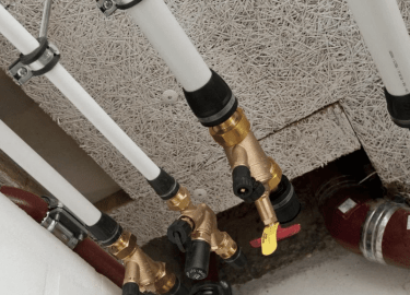 В данной статье мы рассмотрим важность замены труб в квартире, основные причины, по которым это необходимо, а также предоставим информацию о ценах ...